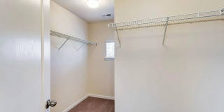 Room in 5 Bedroom Home at Green Birch Dr Gallery 4