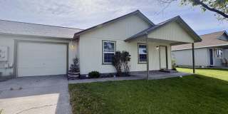 SCHEDULE A TOUR TO VIEW THIS COZY OPEN FLOORPLAN DUPLEX IN REDMOND!! Gallery 1