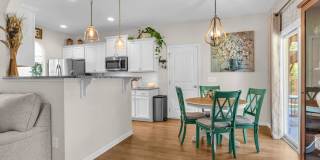 4 bedroom 2.5 bathroom home close to beaches, shopping, and Marine Corps Bases. Gallery 19