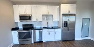 3833 N Broadway Gallery 78