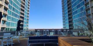 Modern Corner Unit 1BR Condo in Midtown with Skyline Views Gallery 16
