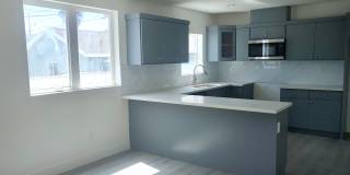 1344 W 37th Place - Co-Living Gallery 7