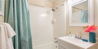 2bd/2ba Home w/Private Pool, Upscale decor, & Near Kahala Beach. Kahala Cottage Gallery 14