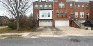 Gorgeous end of group 3bd 2.5bth townhouse Gallery 1