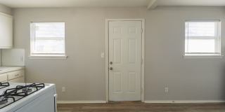 Beautiful 2 Bed 1 Bath in Quiet Area Gallery 13