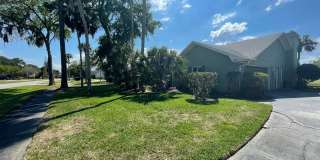 Spacious 3 Bedroom home in Pelican Bay- Golf Course View Gallery 41