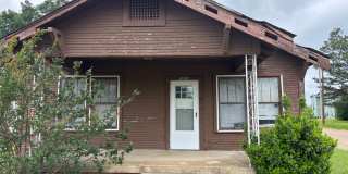 Charming 2 bedroom with natural hardwood floors Gallery 1