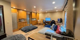 4 bedroom / 2 car garage / small dog on approval Gallery 7