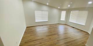 Gorgeous Remodeled Spacious 4 bedroom Gallery 7