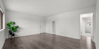 Sunset Square Gallery 23