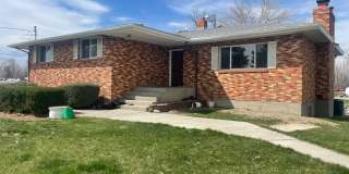 Large 4 bed 2 1/2 bath home in Laurel Gallery 1