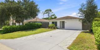 ** NAPLES PARK ** 3 BED / 3 BATH - POOL HOME - FENCED YARD - NO HOA! - PET OK - ANNUAL RENTAL Gallery 1