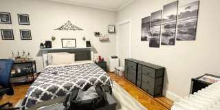 Perfect apartment for Social Students near NEU! Spacious, Yard, Parking & more! Gallery 9