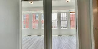 725 W Pratt Gallery 95