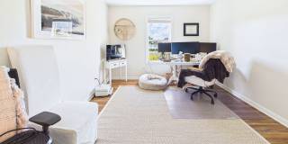 Beautiful 3 bd/ 2.5 house with Renovated Kitchen Gallery 26