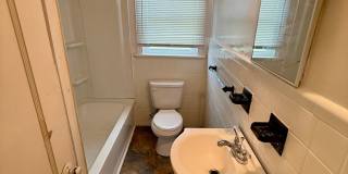 2 bed house on Rva Northside!  Central hvac, hardwoods,all electric, lots of parking, laundry, Gallery 22