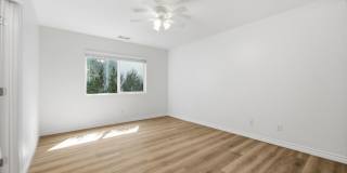 Spacious private backyard! Gallery 11