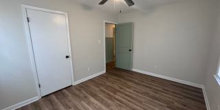 652 Monagan St ~ Murchison Gallery 23