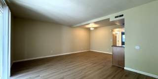 MELROSE DISTRICT CONDO WITH HUGE MOVE-IN SPECIAL – HALF OFF FIRST & SECOND MONTH’S RENT! Gallery 12