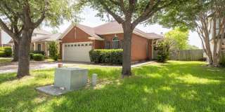 Imagine Coming Home to Comfort, Convenience & Style in North Austin! Gallery 1