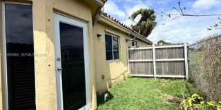 31 NE 13th Ave Gallery 12