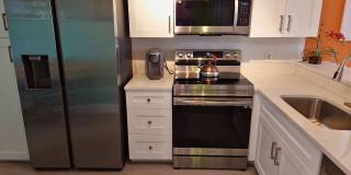 2124 N Tamiami Trail Gallery 2
