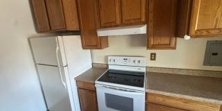 Updated 2 Bed / 1 Bath Condo in Lakeside Gallery 7