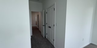 4402 Longwood Lake Square Gallery 38