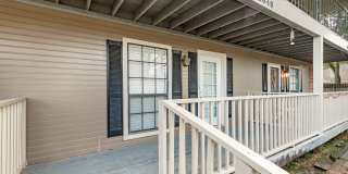 2 Bedroom Townhome with Private Patio Gallery 7