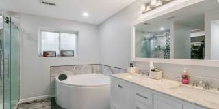 Charming 3 Bedroom, 2 Bathroom Home in Windsor! Gallery 12