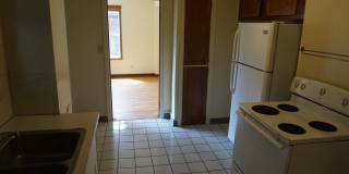 4 bedroom 1 1/2 bath single family house with yard. Gallery 12