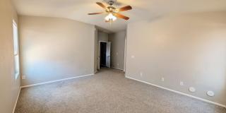 738 E SADDLE Way Gallery 15