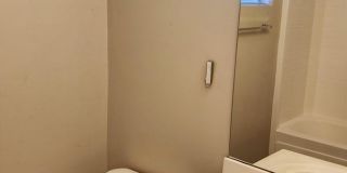 Charming 2 Bedroom Home with Den in Prime Location! Gallery 11