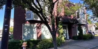 BRIGHT, CLEAN w/SECURED ENTRY! CONDO IN DOWNTOWN GRESHAM! Gallery 1