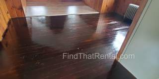Downtown pet-friendly 3bd w Fenced Yard, Laundry, Screened Porch, Dishwasher, and nearby weekly farmer's market Gallery 24