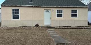 Newly Remodeled 3 Bedroom 1 Bath home with single stall garage 610 Sherman Waterloo, IA 50703 Gallery 1