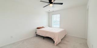 Spacious 4BR Home with Office, Loft & Lake Views Gallery 23