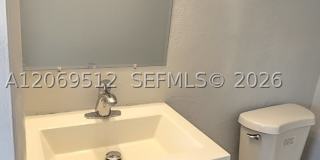 5960 NE 5th Ct Gallery 6