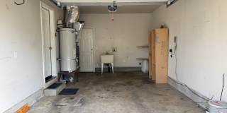 2 bedroom 1 bath duplex with garage! Gallery 19