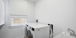 Luxury Townhome with 2 Car-Garage (Partial Utilities Included) Gallery 22