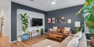 Huge 4-Bedroom Home in Del Valle For Rent Gallery 14