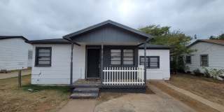 FOR LEASE 3/1 - GREAT LOCATION I-27  50TH ST Gallery 1