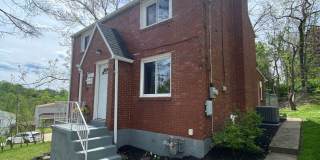 Spacious 3 bed, 1.5 bath single family home with central air - Verona, PA Gallery 1