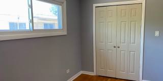 Cozy 3 bedroom 1.5 Bathroom Townhouse! Hardwood Throughout! Parking Included In Rent! Available for a June Move In! Gallery 19