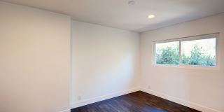 1321 W 36th Place Apartments Gallery 40