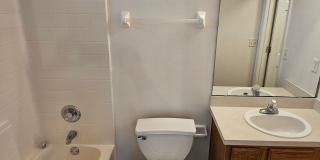 $1550 - 3/2/1 - Great Location Duplex B Section Gallery 10