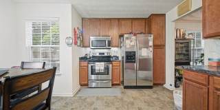 LARGE 4 BEDROOM HOME NEAR MILITARY BASE AND BAY Gallery 13