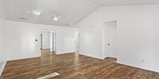 3 Bedroom Home in Wilmington with a fenced yard and garage! Gallery 14