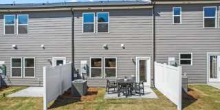 12004 Oak Street Gallery 28