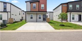 BEAUTIFUL 3 Bedroom 2.5 Bath 2-story home located in Bentonville!!!! **MOVE IN SPECIAL!!!*** Gallery 1